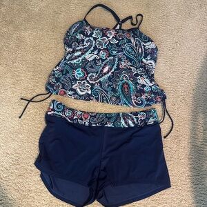 South point woman’s 2 pc paisley navy bathing suit EUC 22W